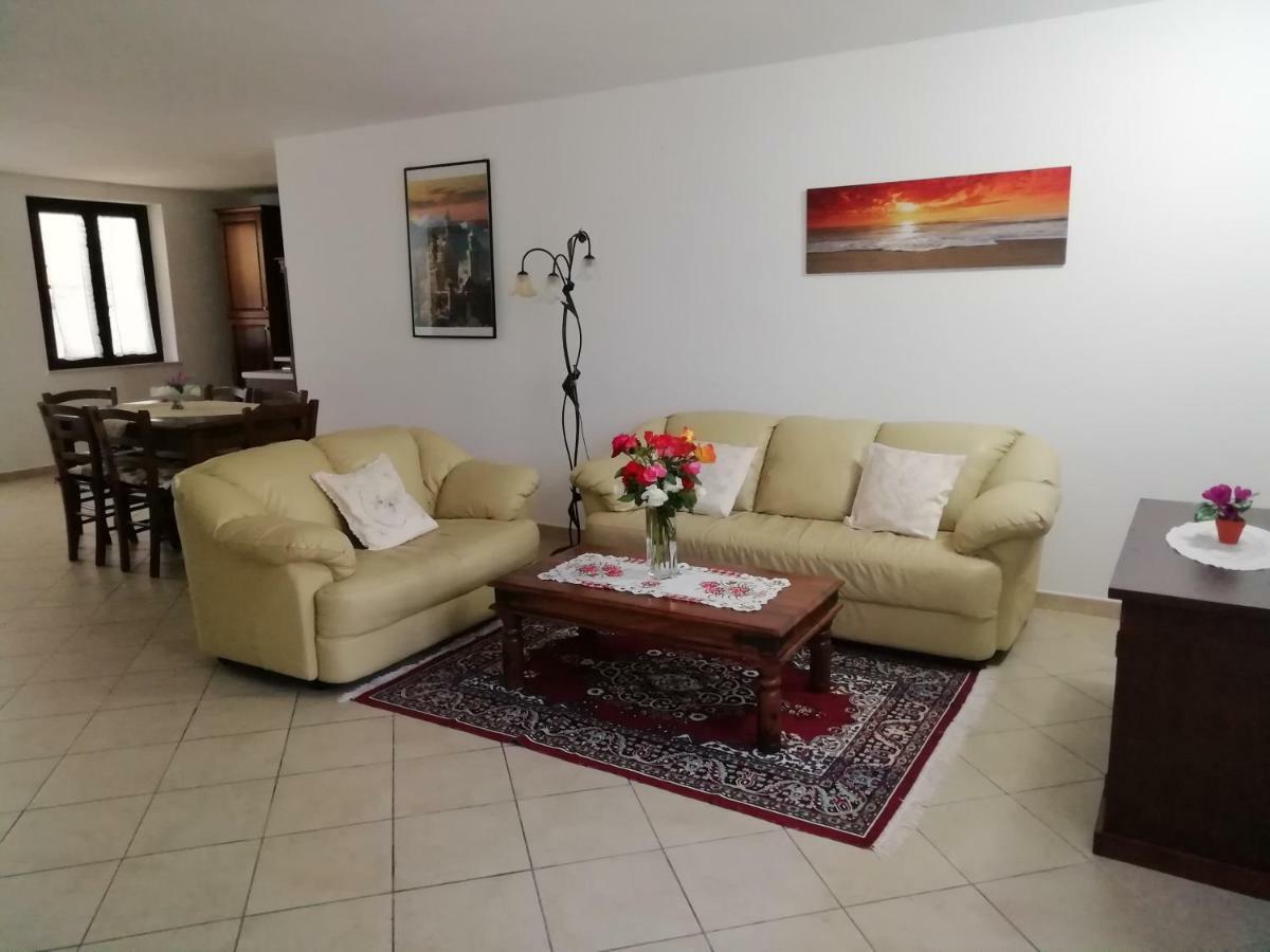 Appartamento Joanna Nurachi Bagian luar foto