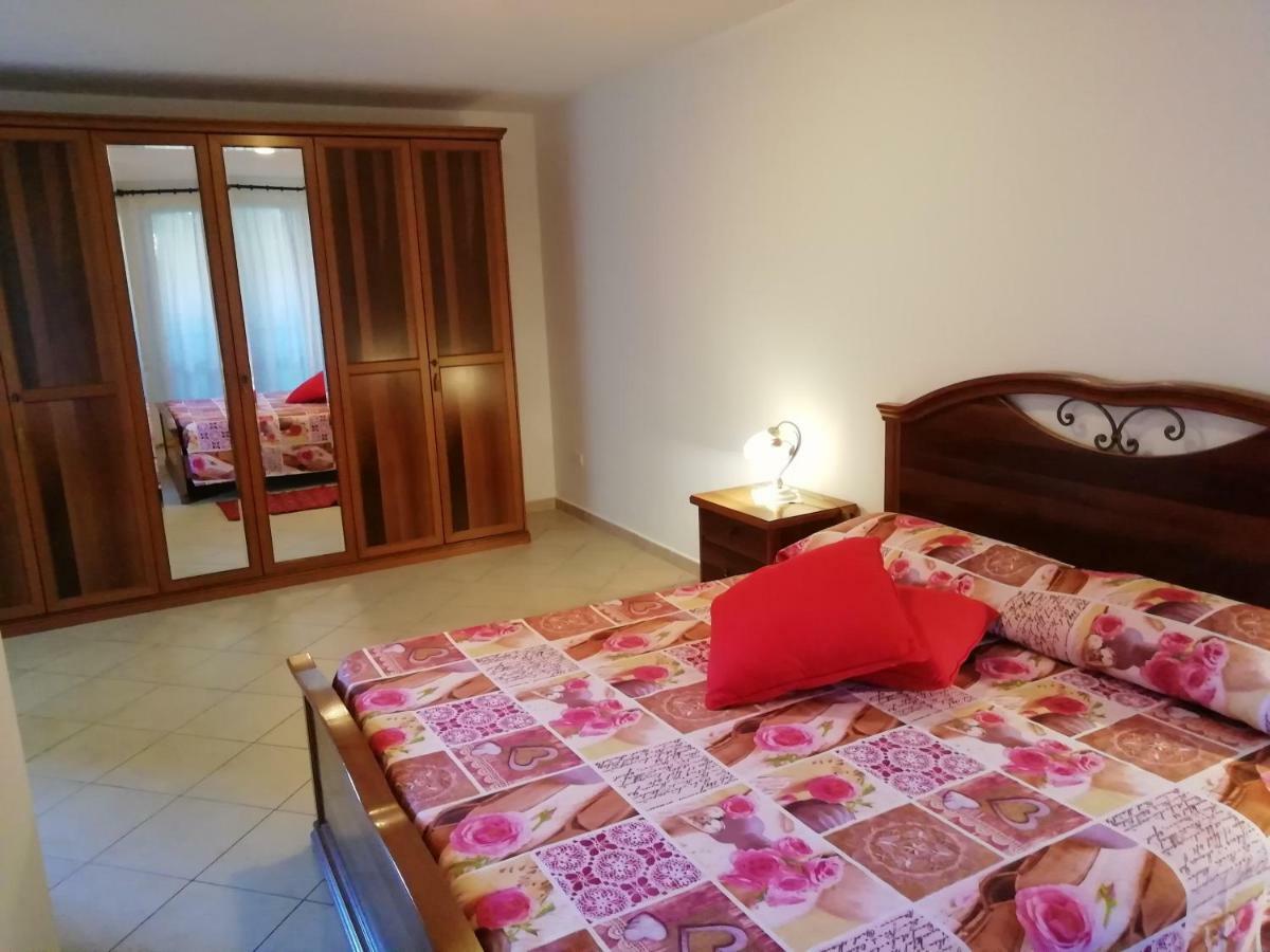 Appartamento Joanna Nurachi Bagian luar foto